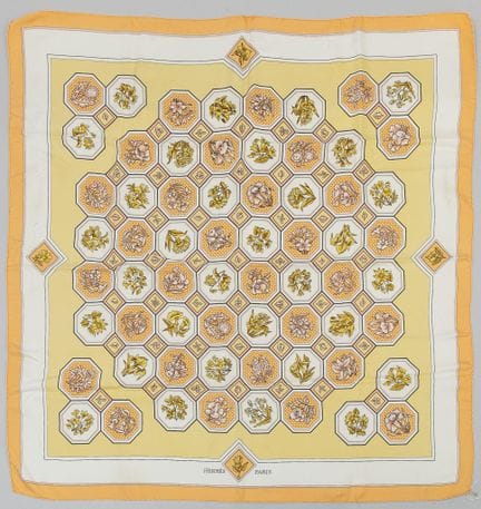 HERMÈS Paris
Mosaïque
Quadratisches Tuch aus bedru