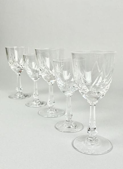Teil eines Gläserservice aus geschliffenem Glas be