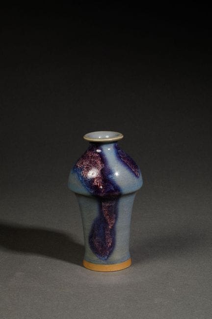 CHINE - XIX ème siècle
Vase bouteille en grès émai