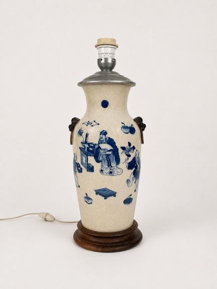 CHINE - XXe siècle
Vase en porcelaine craquelée à 