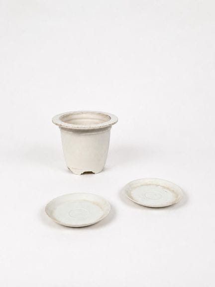 SÈVRES
Sucrier en porcelaine blanche reposant sur 