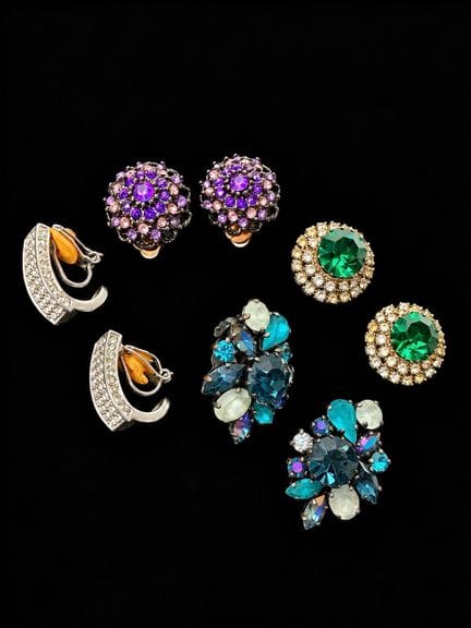 Quatre paires de clips d'oreilles en strass (2 x 0