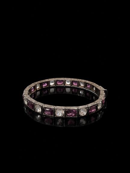 Bracelet en argent à maillon orné de pierres blanc