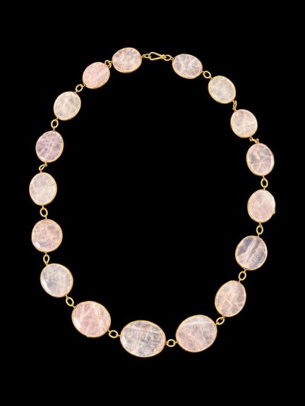 Deux colliers en quartz rose
L. 56 cm
L. 50 cm