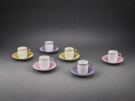 Ensemble de six tasses et sous tasses à café émail