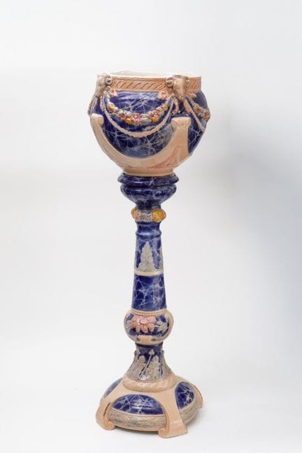 Dans le goût de Doulton 
Cache-pot et colonne en f