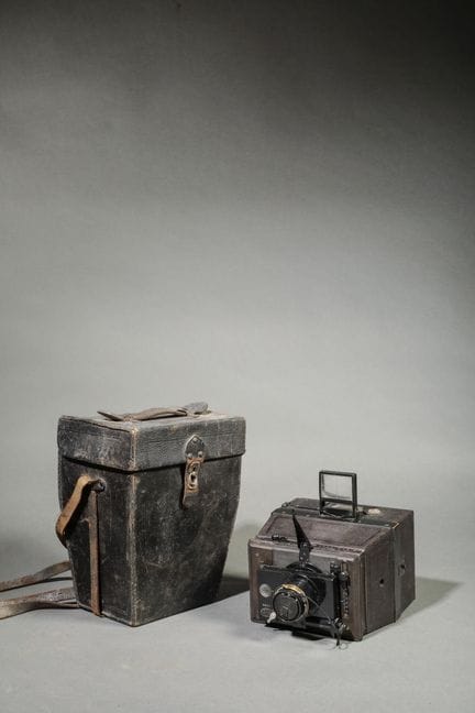 Con borsa Gaumont, macchina fotografica Jumelle Sp