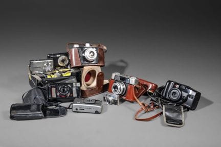 Set composto da otto fotocamere analogiche e digit