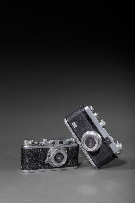 Set composto da due fotocamere diverse. Corpo macc
