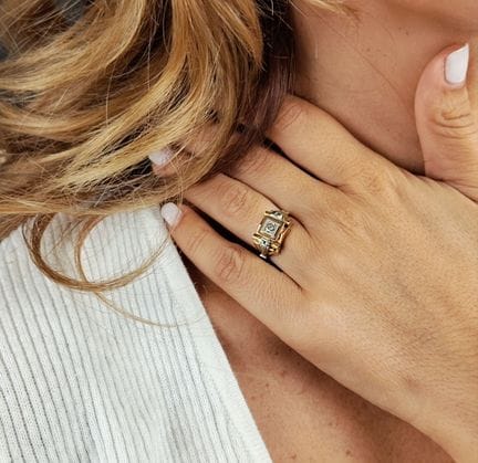 Bague en or jaune et gris 750 millièmes, le chaton
