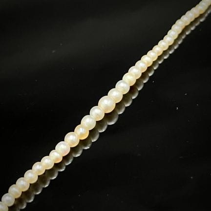 Collier composé d'une chute de perles probablement
