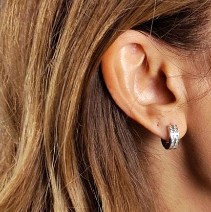 Paire de demi-boucles d'oreille en or blanc 585 mi