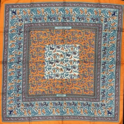 爱马仕
丝绸斜纹方巾，Chasse en Inde 款式
90 x 90 厘米
附原装礼盒