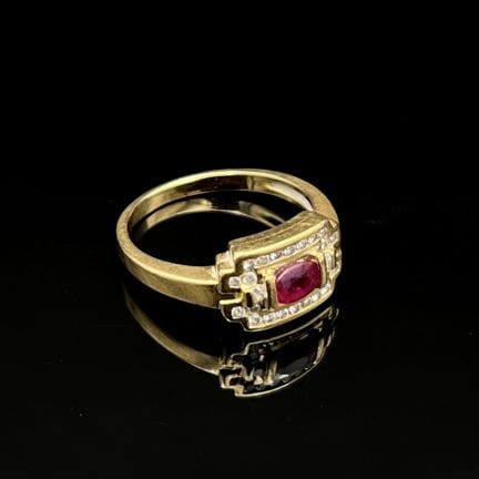 Bague en or jaune 750 millièmes le chaton quadrang