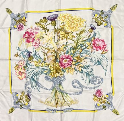 爱马仕 巴黎
丝绸斜纹方巾，Leila MENCHARI设计的Regina款式
90 x 90 厘米
