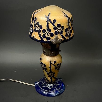SCHNEIDER
Lampe champignon, modèle Aubépines 
Verr