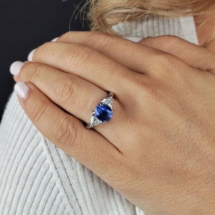 Bague en platine 850 millièmes ornée d'un saphir o
