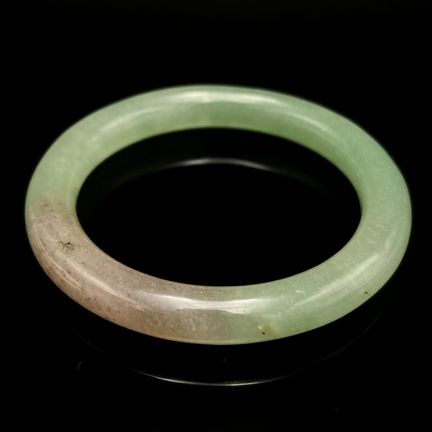Bracelet jonc rigide en jade jadéite
Diam. int. : 
