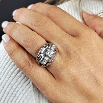 Bague dôme en platine 850 millièmes ornée d'un dia