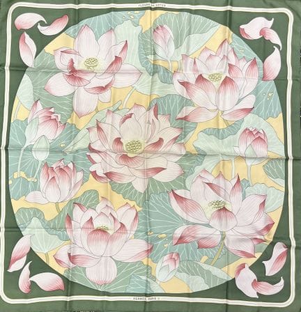 爱马仕 巴黎
丝绸斜纹方巾，克里斯蒂安·沃泽尔（Christian VAUZELLES）设计的“莲花