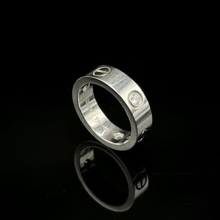 CARTIER, Love Classique
Bague en or gris 750 milli