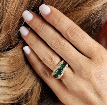 Bague en or jaune 750 millièmes sertie d'une ligne