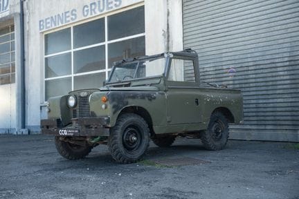1967 – Land Rover Series IIA 88 with canvas top 

