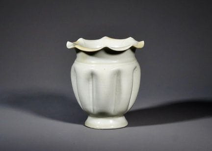 « Vendu sans réserve » : rare jarre lobée de type 
