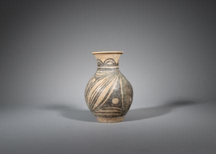Jarre en poterie peinte rare, période néolithique,