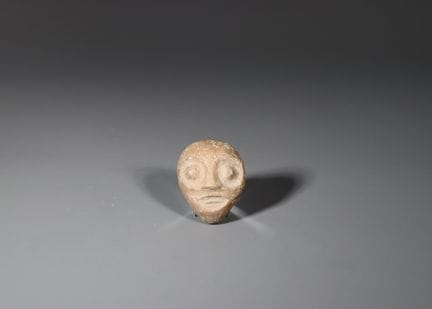 Masque humain miniature en poterie, période néolit