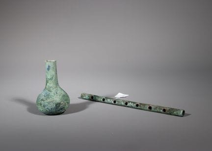 Ensemble de deux instruments de musique en bronze,