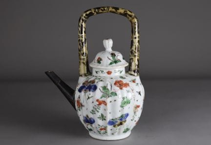 Théière et couvercle « Famille Verte » à motifs de
