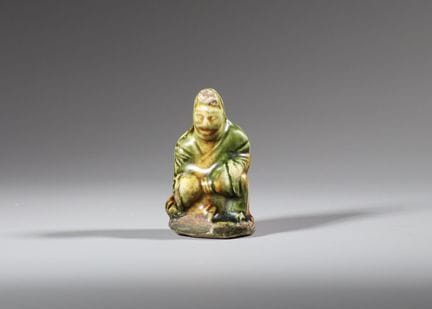 Une figurine « Sancai » représentant un musicien, 