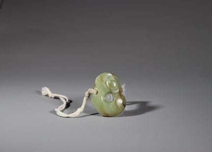 Pendentif en jade céladon en forme de dragon-cocho