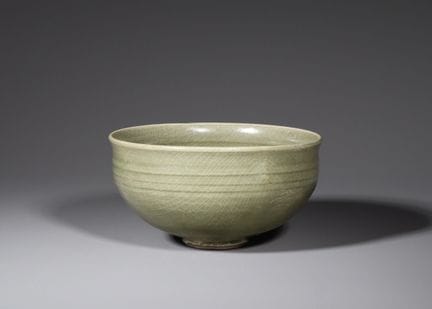Grand bol sculpté en céladon de Yaozhou, dynastie 