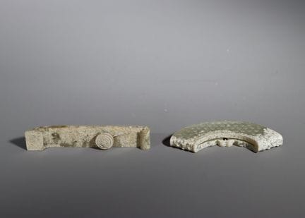 Ensemble de deux ornements en jade céladon, dynast