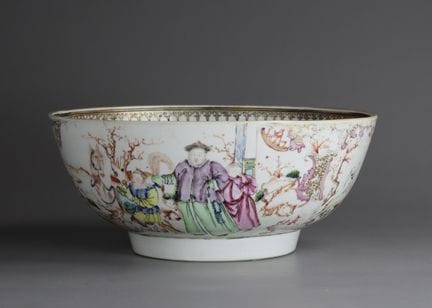 Bol à punch de la famille rose orné de personnages