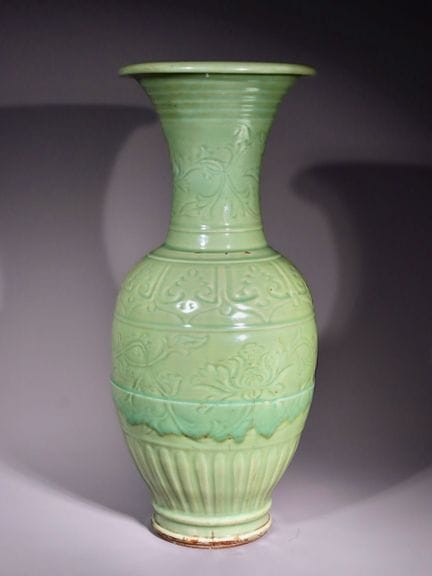 Grand vase en céladon de Longquan extrêmement rare