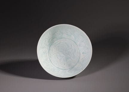 Bol Qingbai à motifs floraux sculptés, dynastie So