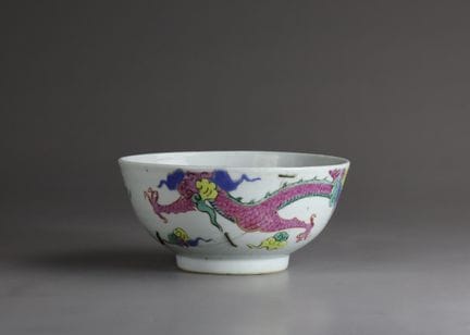 Bol « Dragon » en émail « famille rose » aux coule