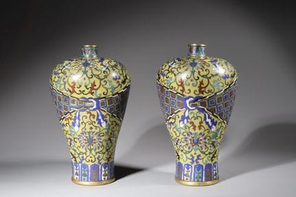 Une paire de vases cloisonnés Meiping, vers 1850, 