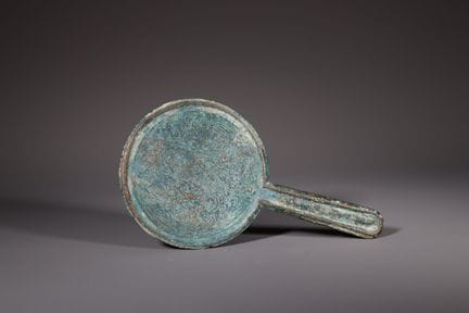 Miroir à main en bronze orné de deux phénix, datan