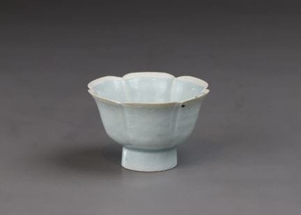 Tasse lobée de type « Qingbai », dynastie Song : é