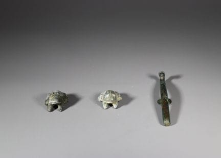 Ensemble de miniatures en bronze incrustées de la 