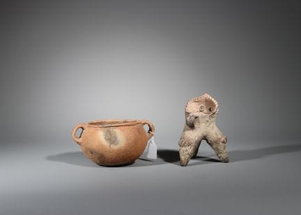 Ensemble de deux récipients en poterie néolithique