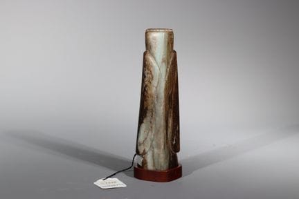 Grande figurine en jade de style Han  H : 21,6 cm 