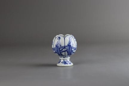 Bol à pied miniature à bord en pétales avec longue