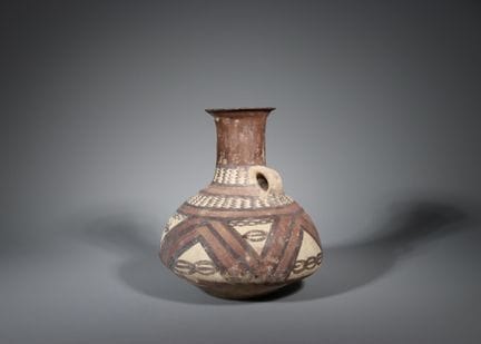 Vase en poterie peinte, culture de Majiayao, phase