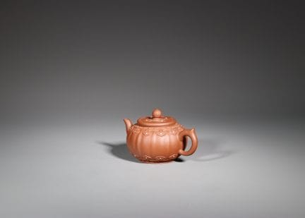 Une théière de Yixing avec couvercle, vers 1900 : 
