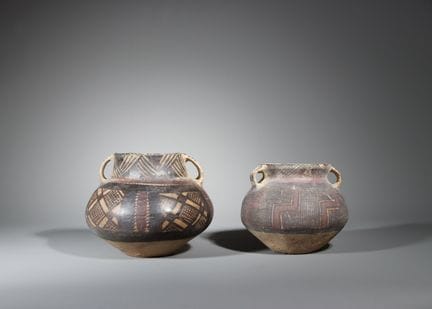 Ensemble de deux jarres en poterie peinte, période